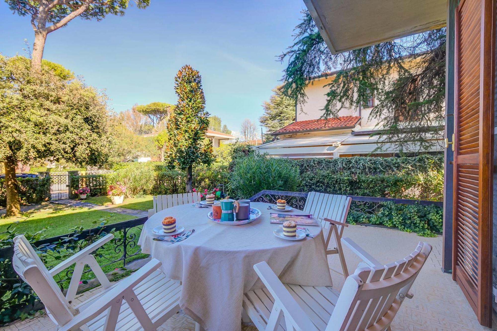 Casa Maddalena Al Mare 600M From Sea - Happy Rentals Marina di Pietrasanta Exterior photo