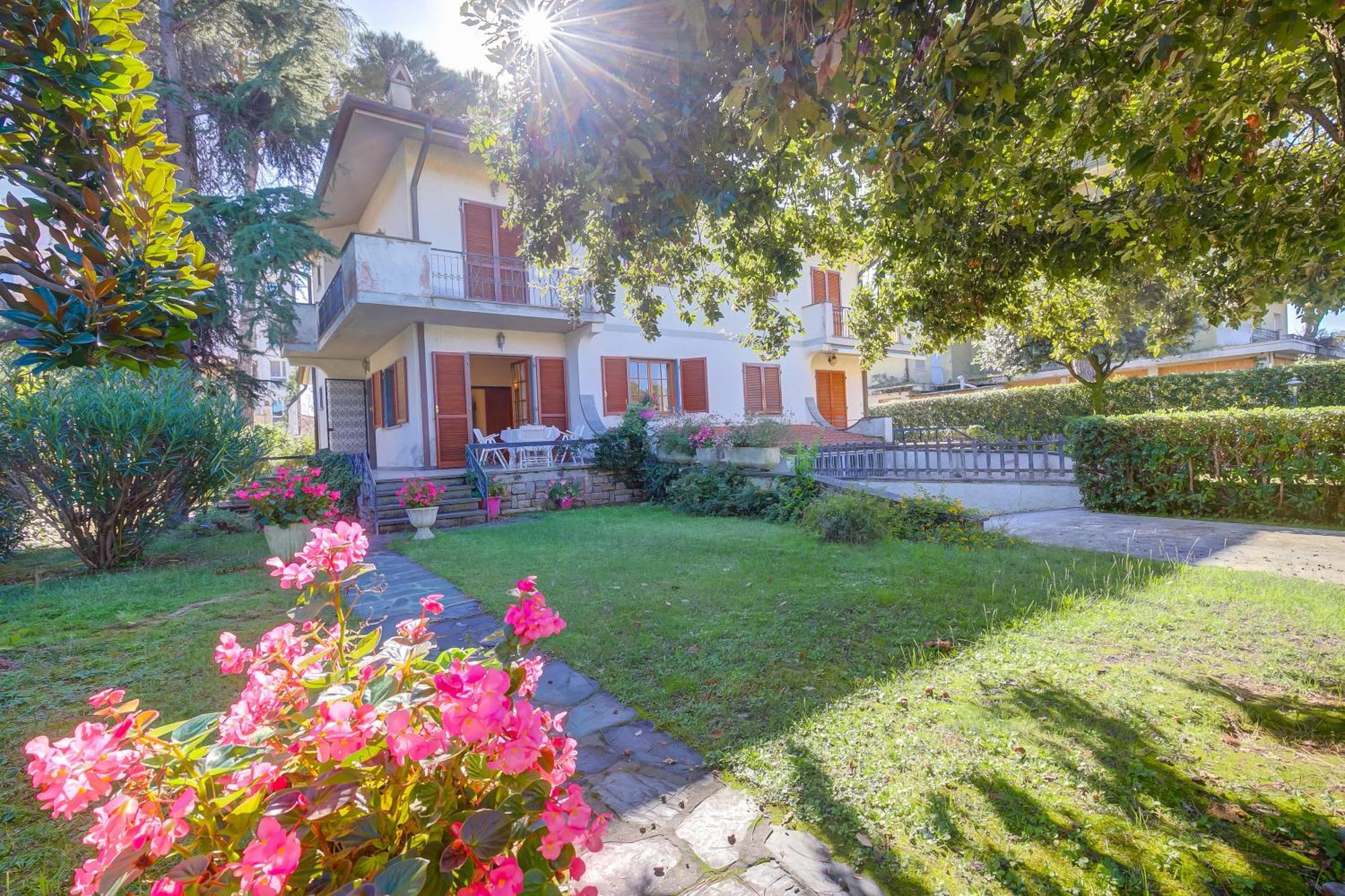 Casa Maddalena Al Mare 600M From Sea - Happy Rentals Marina di Pietrasanta Exterior photo