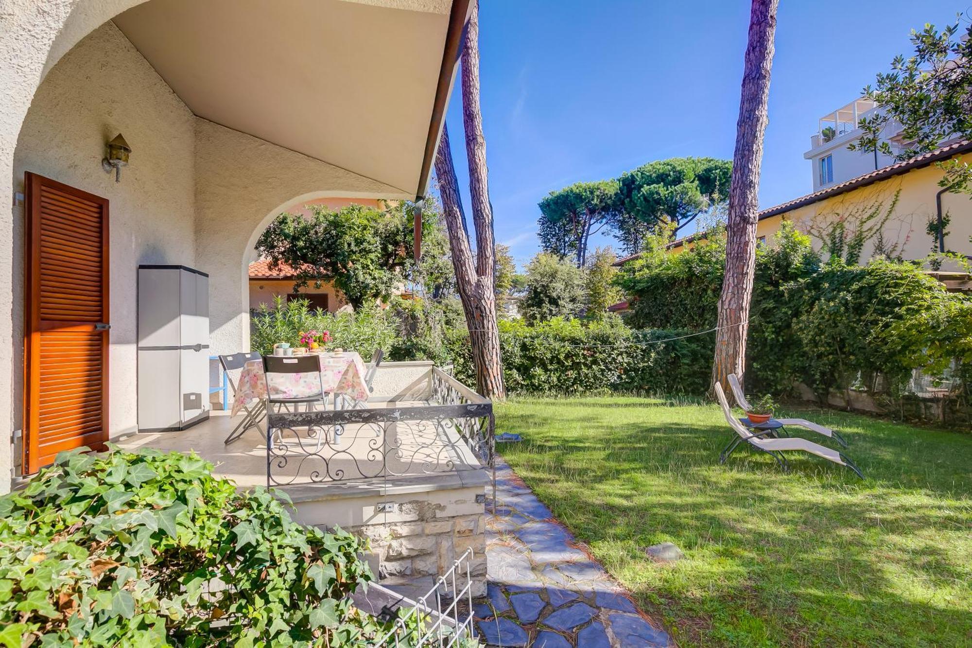 Casa Maddalena Al Mare 600M From Sea - Happy Rentals Marina di Pietrasanta Exterior photo
