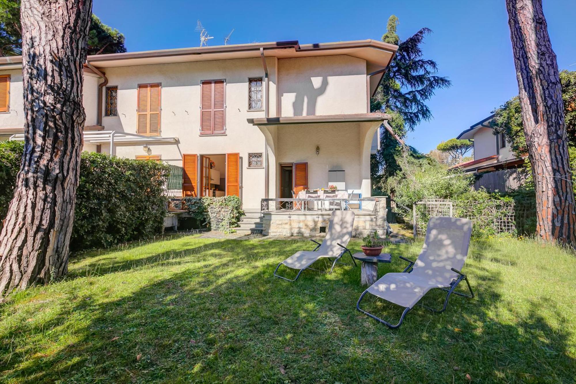 Casa Maddalena Al Mare 600M From Sea - Happy Rentals Marina di Pietrasanta Exterior photo